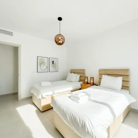 Rooftop Jacuzzi Pools Modern Wifi Townhouse Апартаменты *