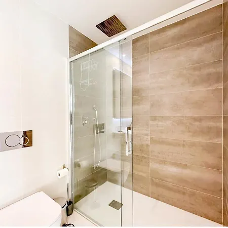 Апартаменты Rooftop Jacuzzi Pools Modern Wifi Townhouse Эстепона